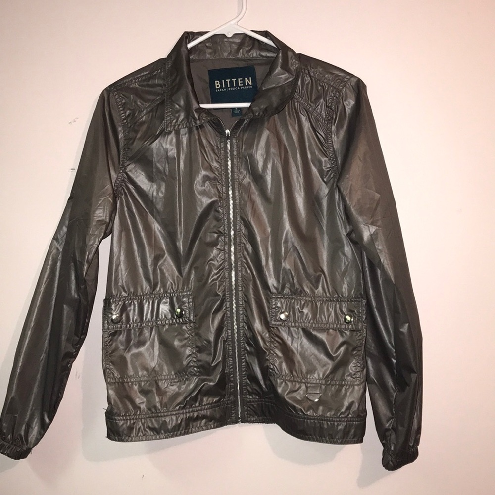 Bitten Sarah Jessica Parker light jacket